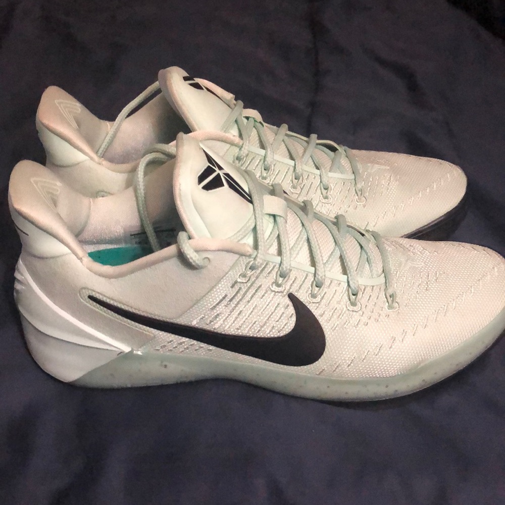 Kobe AD NWOT